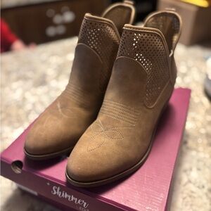 Women's Tan Ankle Boots